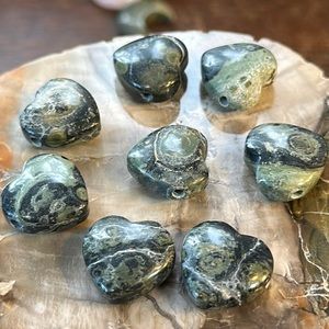 8 Kambaba Crystal Heart Pendants!